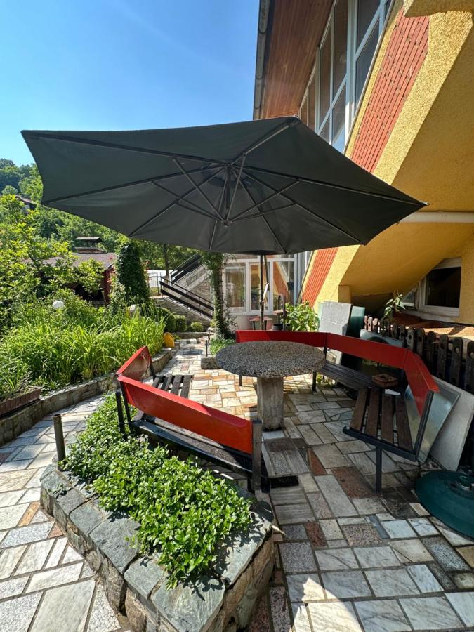 Beautiful House Overlooking Apartment *